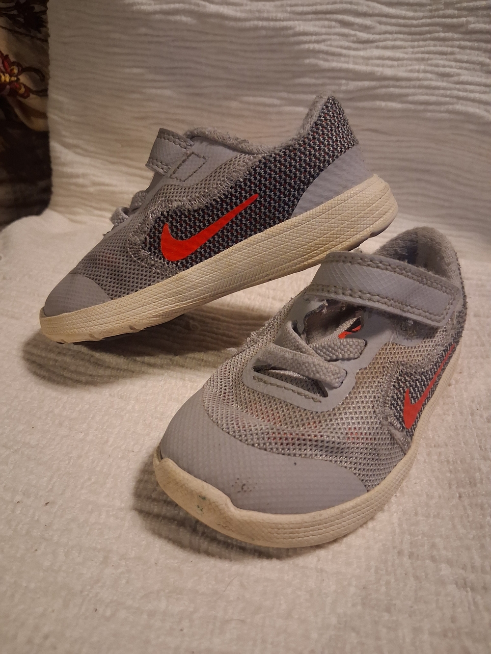 Nike Kids' Gray & Red Lightweight Sneaker